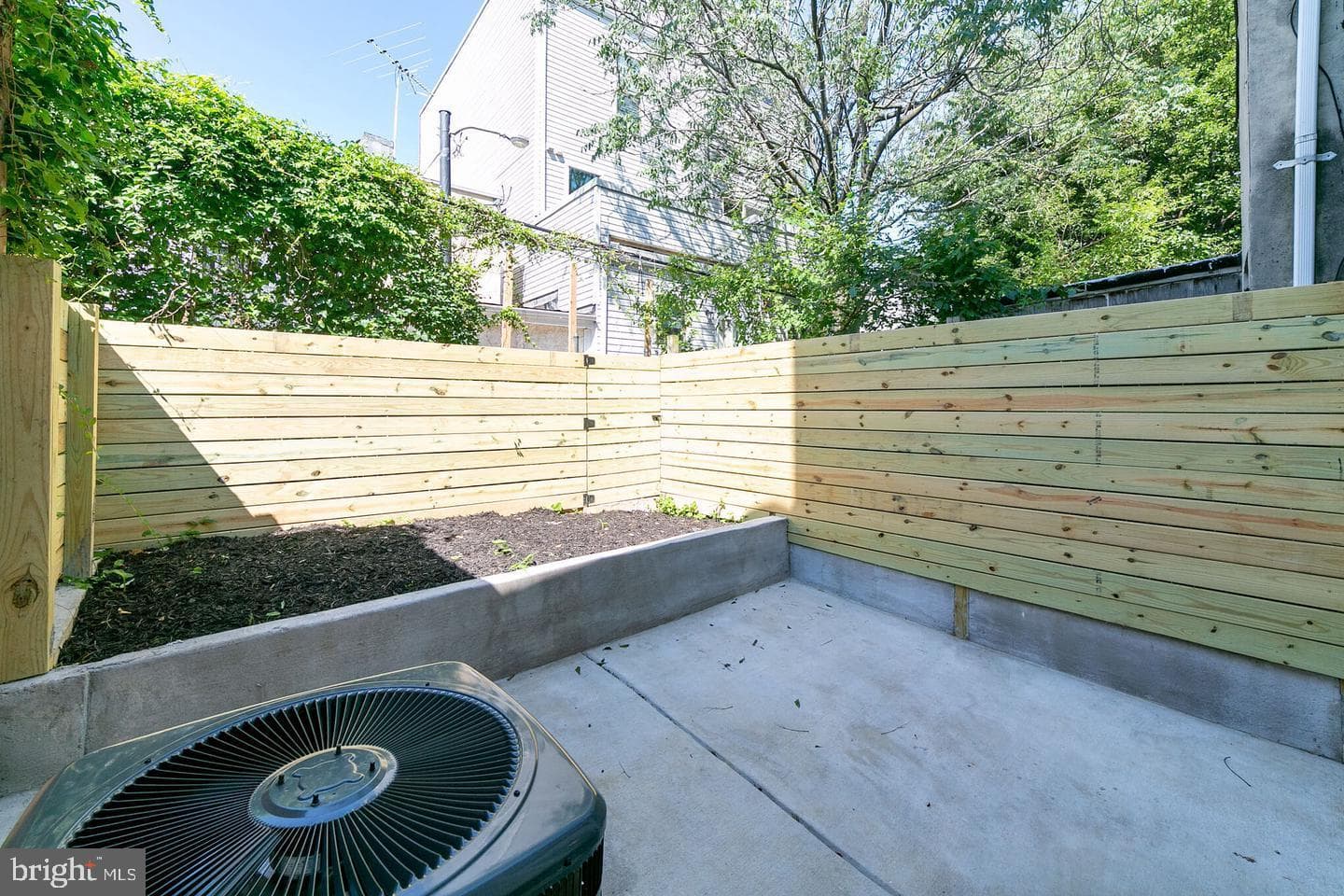 1816 E Lehigh Avenue photo 26
