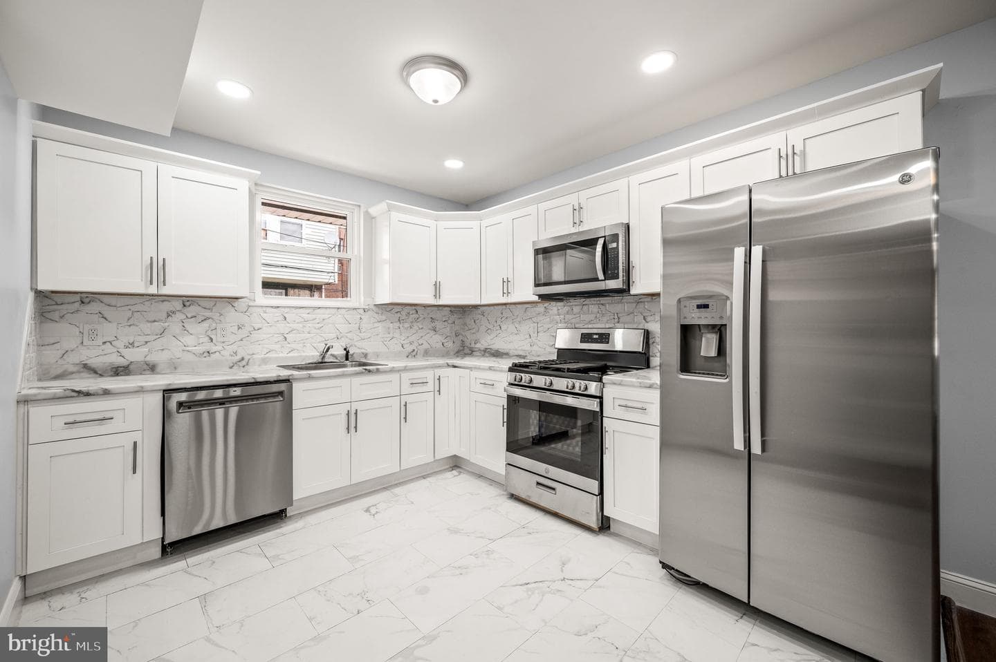 989 Carver Street photo 4