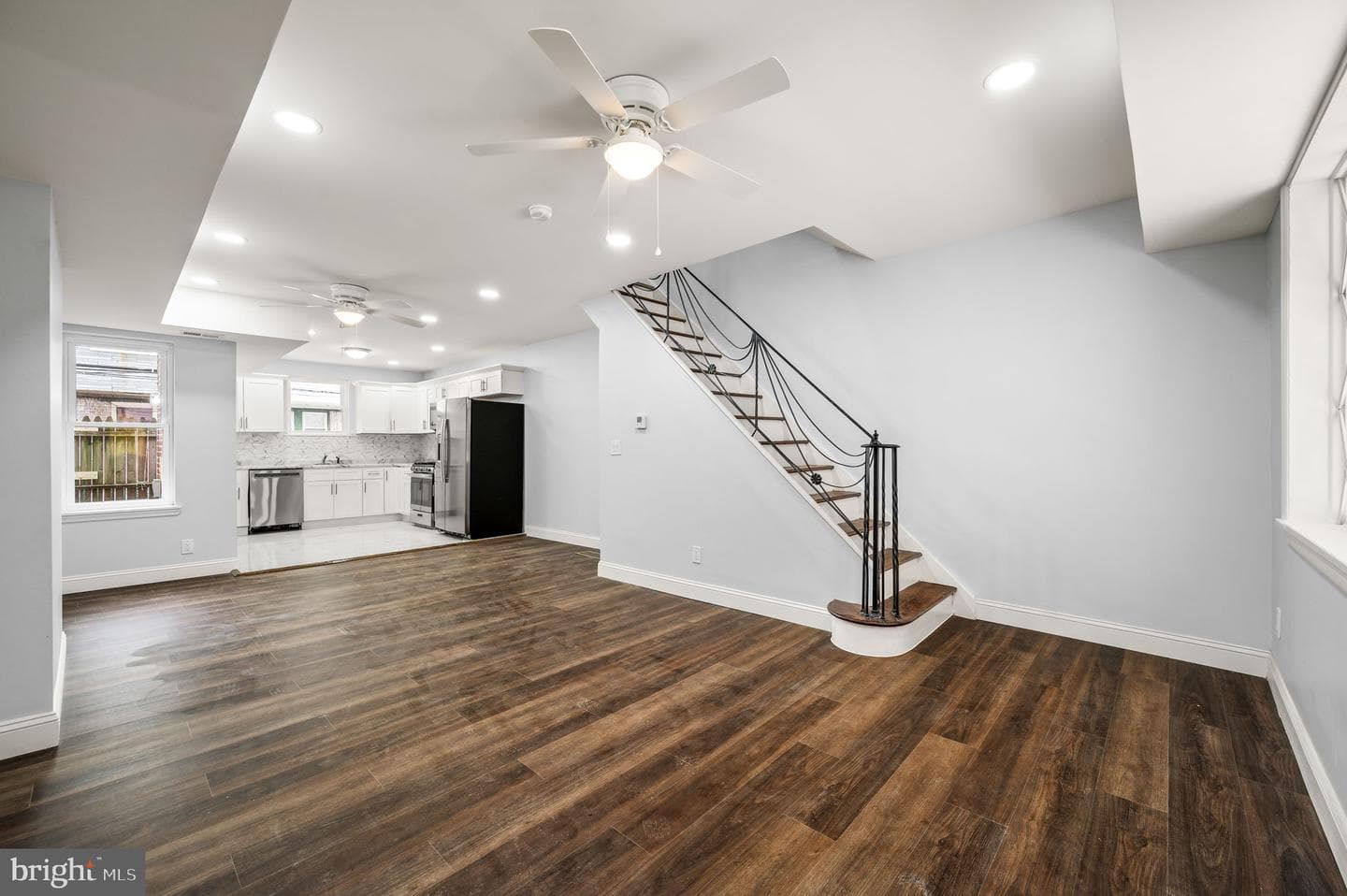 989 Carver Street photo 5