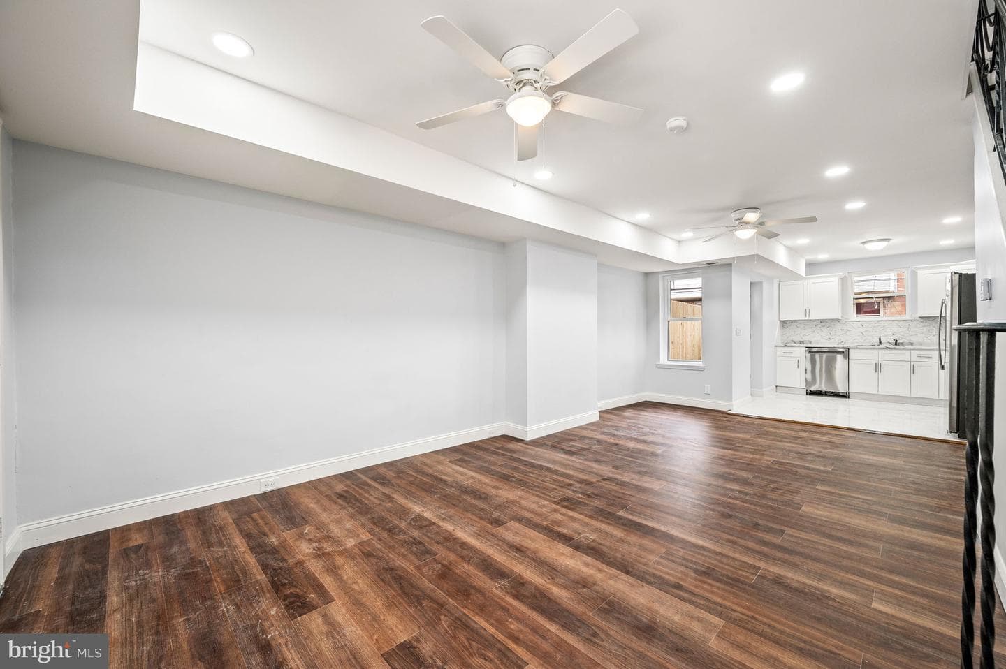 989 Carver Street photo 6