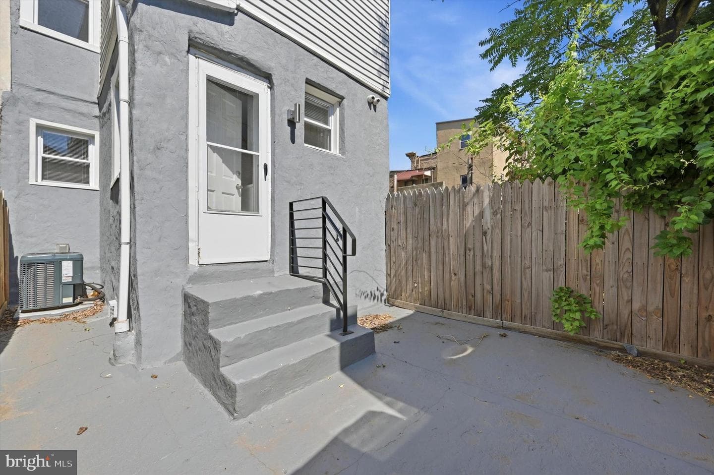 2241 N Hancock Street photo 10