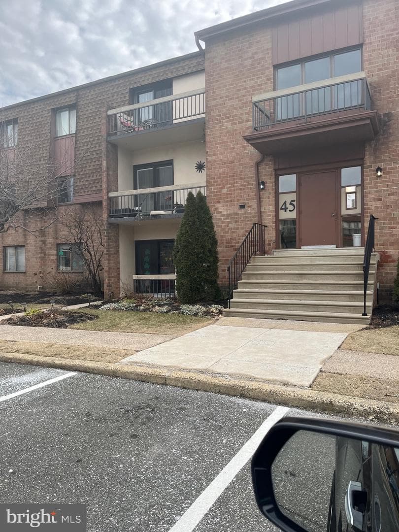 45301 Delaire Landing Road #301 photo 1