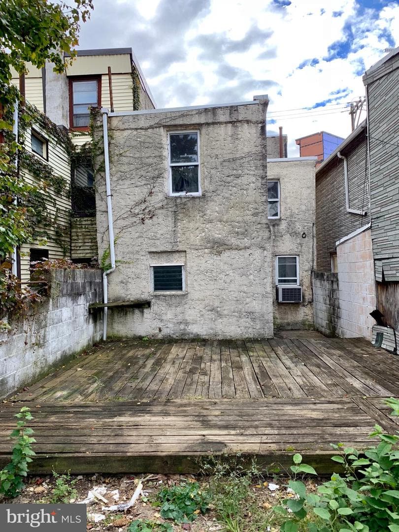 1435 E Oxford Street photo 3