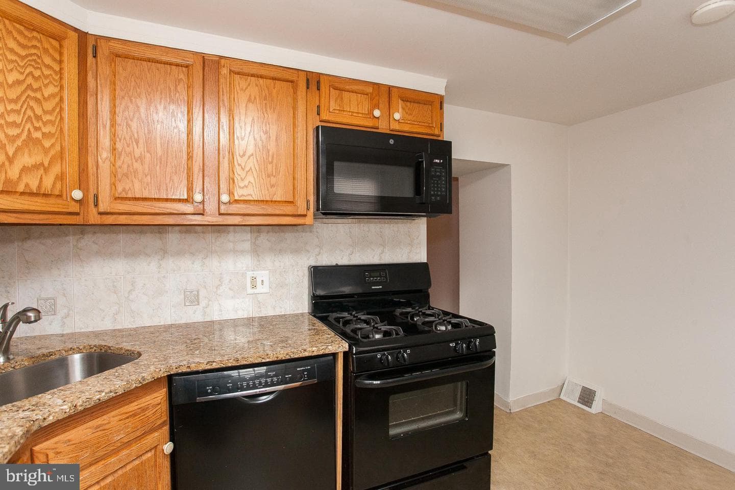 4414 Saint Davids Street photo 12