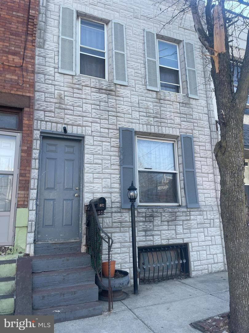 602 E Cornwall Street photo 1