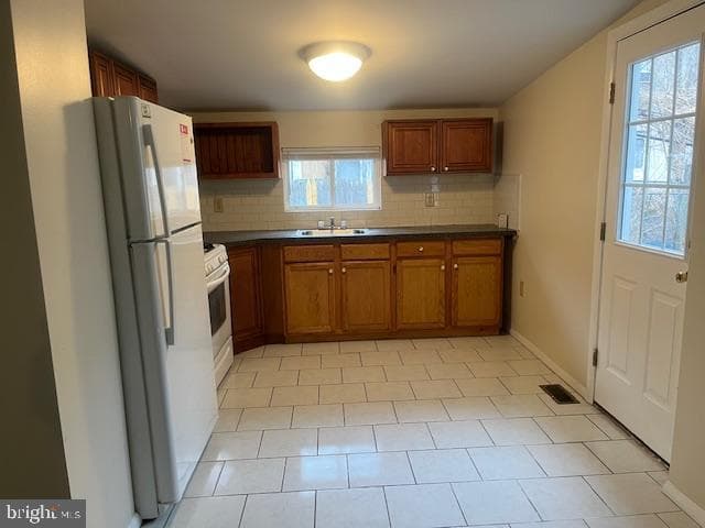 2424 S Millick Street photo 5