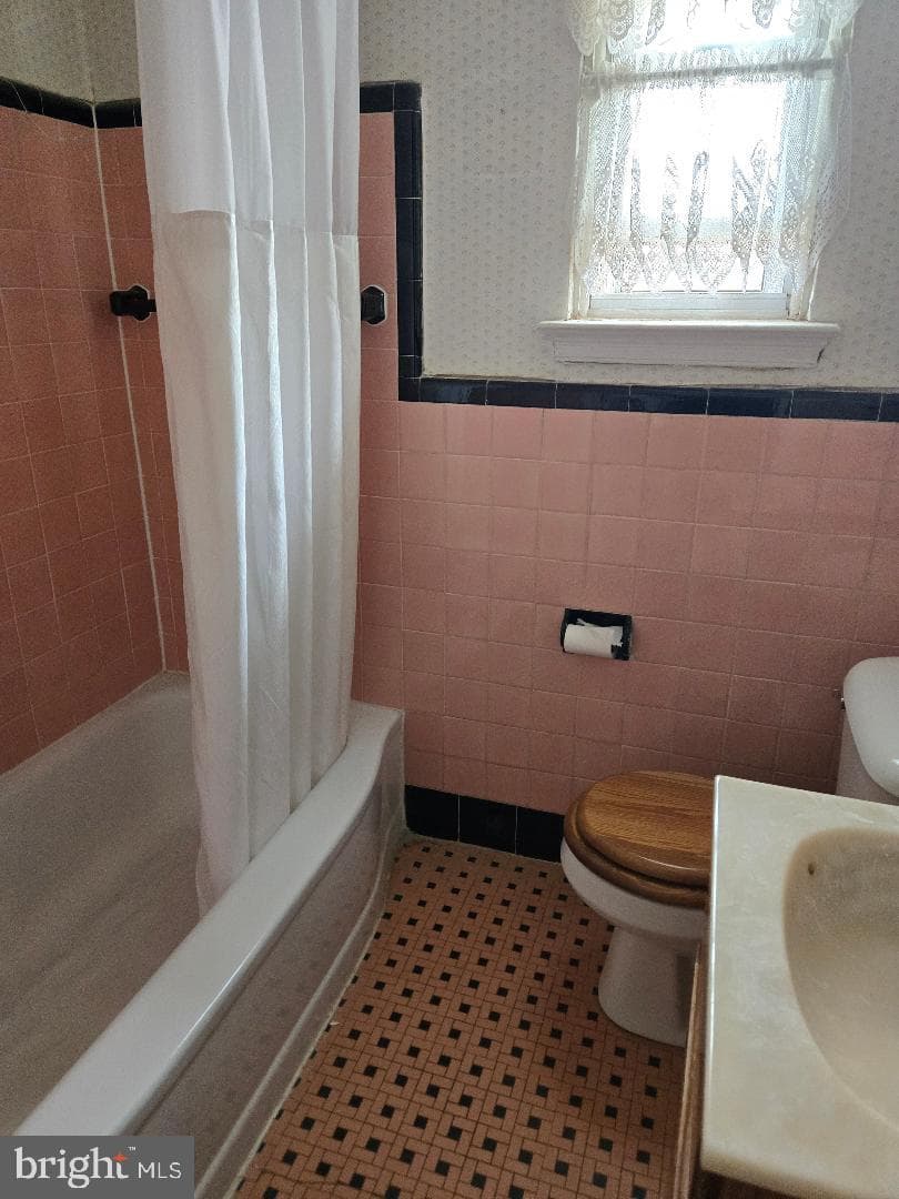 1631 E Howell Street photo 9