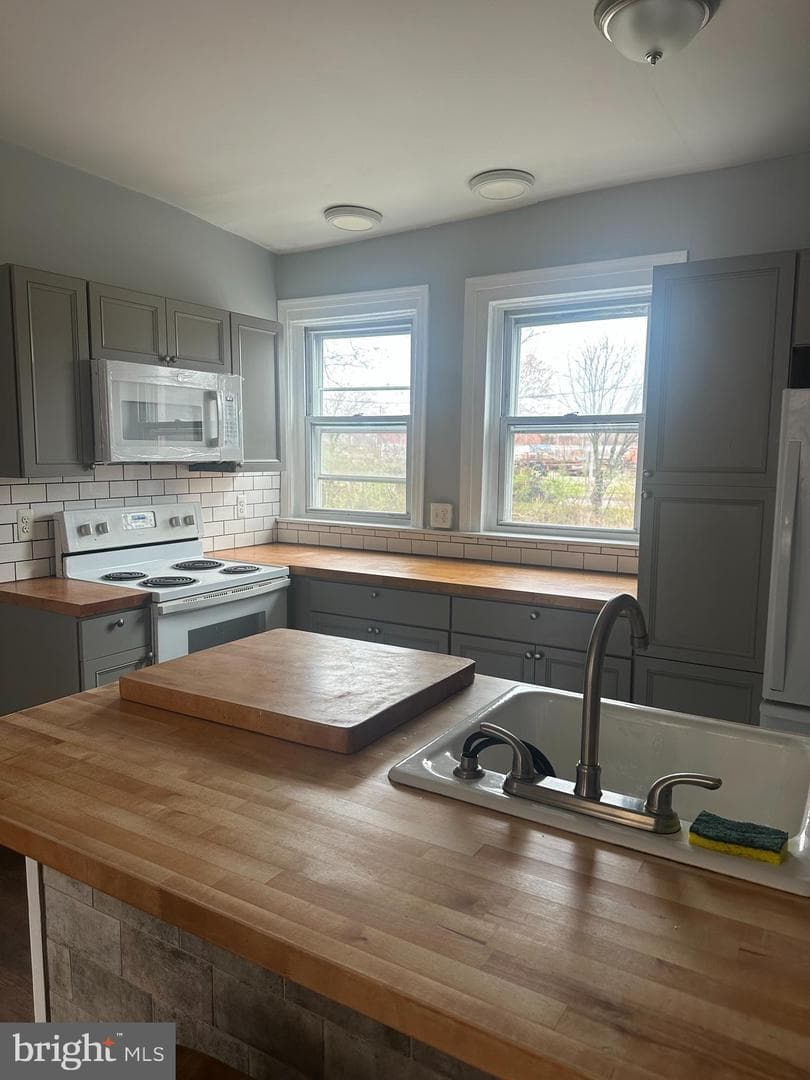 2245 Ruffner Street photo 3