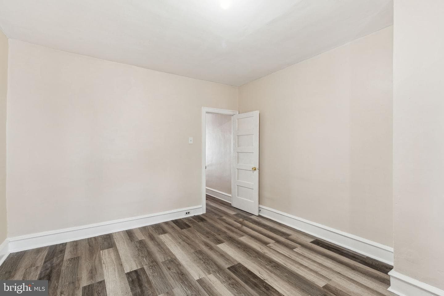 228 W Champlost Street photo 10