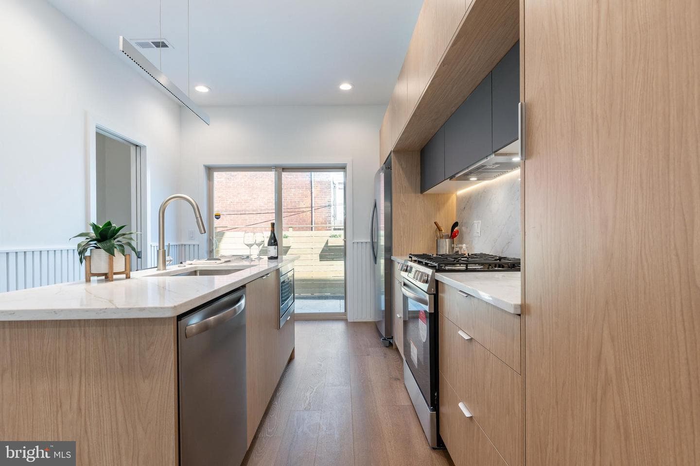 2925 W Master Street photo 6
