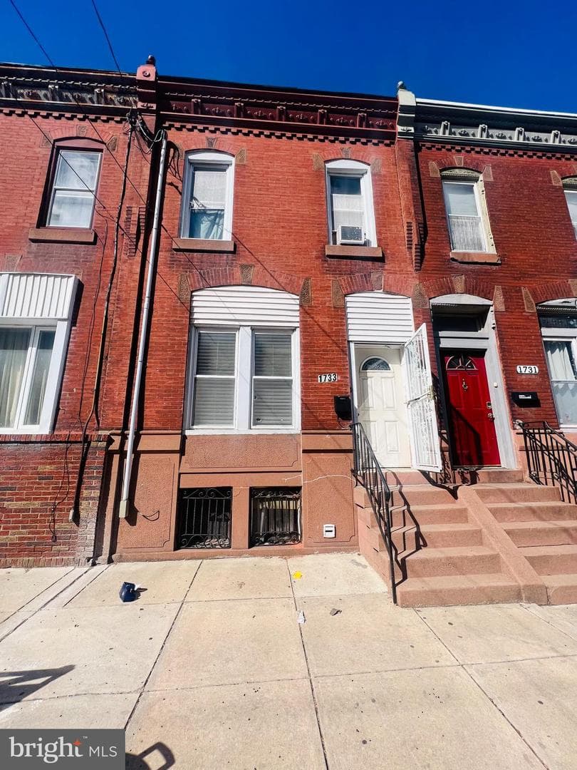 1733 Moore Street photo 1