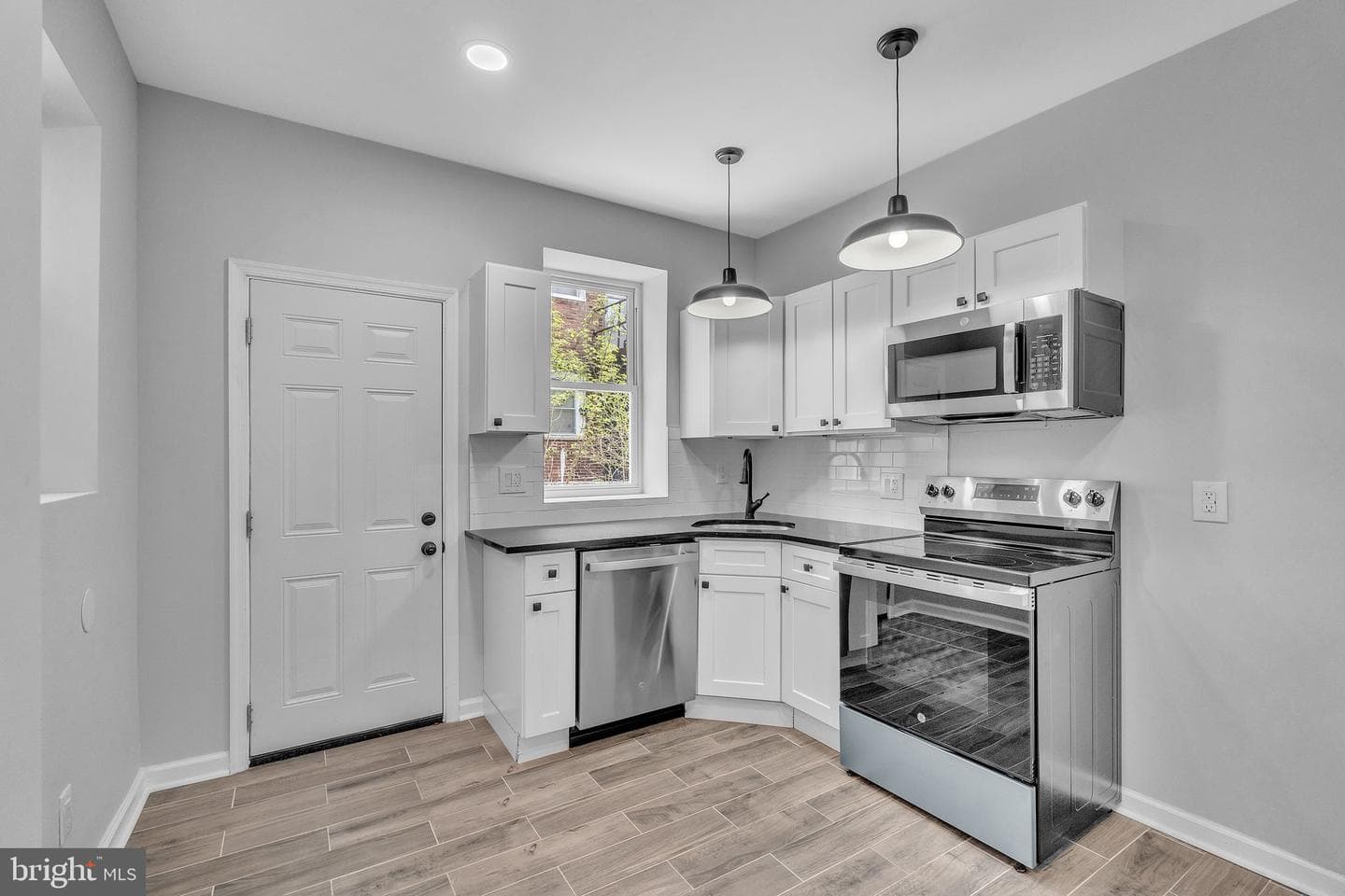 1637 S Ithan Street photo 3
