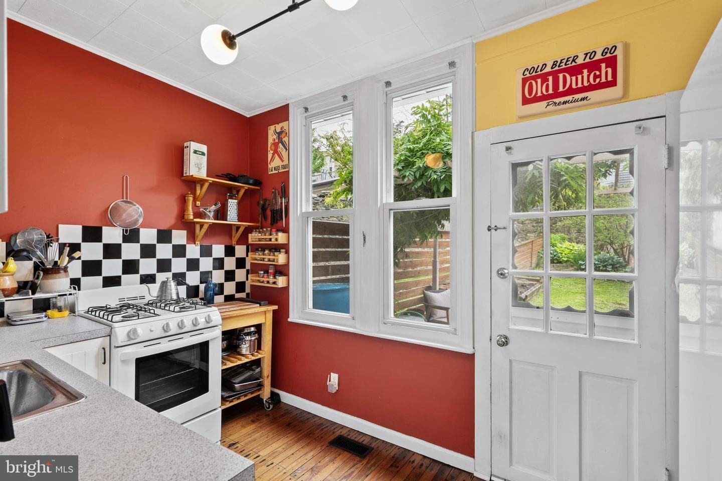 215 Krams Avenue photo 8