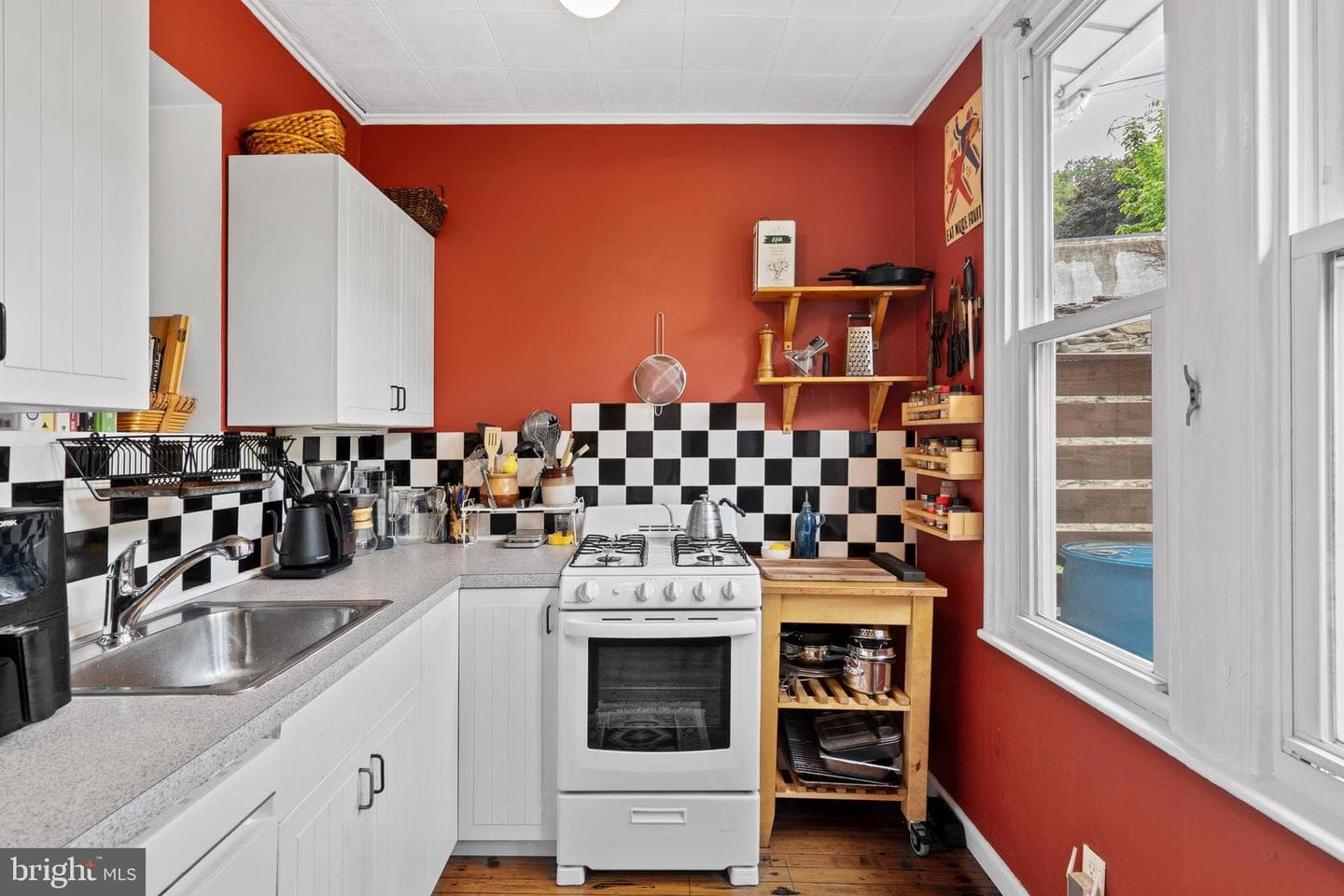 215 Krams Avenue photo 9