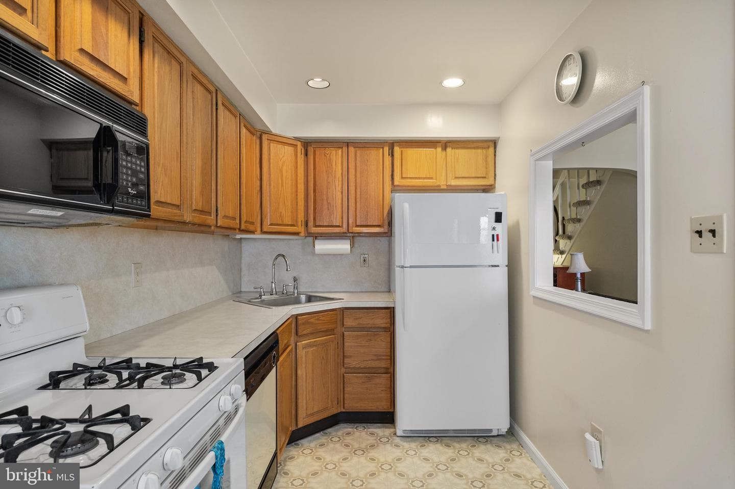 3043 Tremont Street photo 10