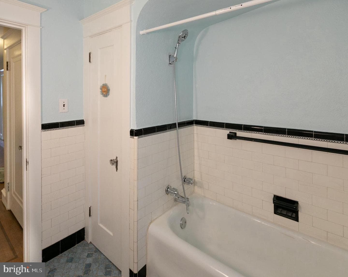 1052 Allengrove Street photo 11