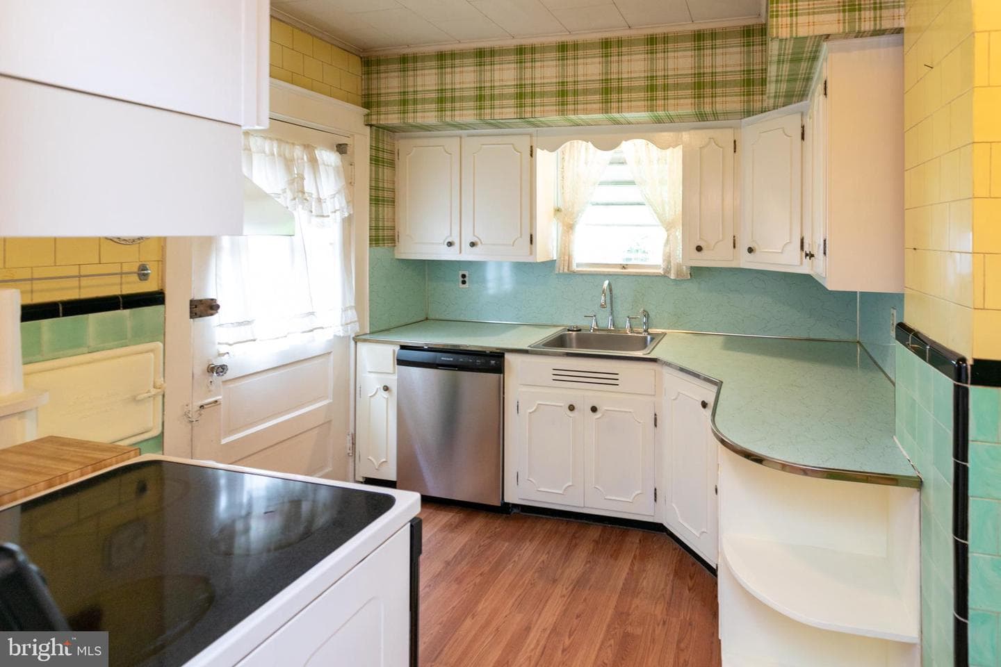 1052 Allengrove Street photo 13