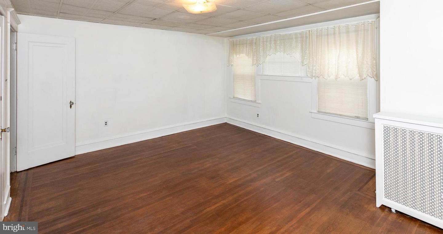 1052 Allengrove Street photo 15