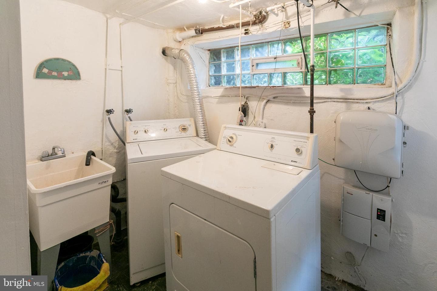 1052 Allengrove Street photo 18