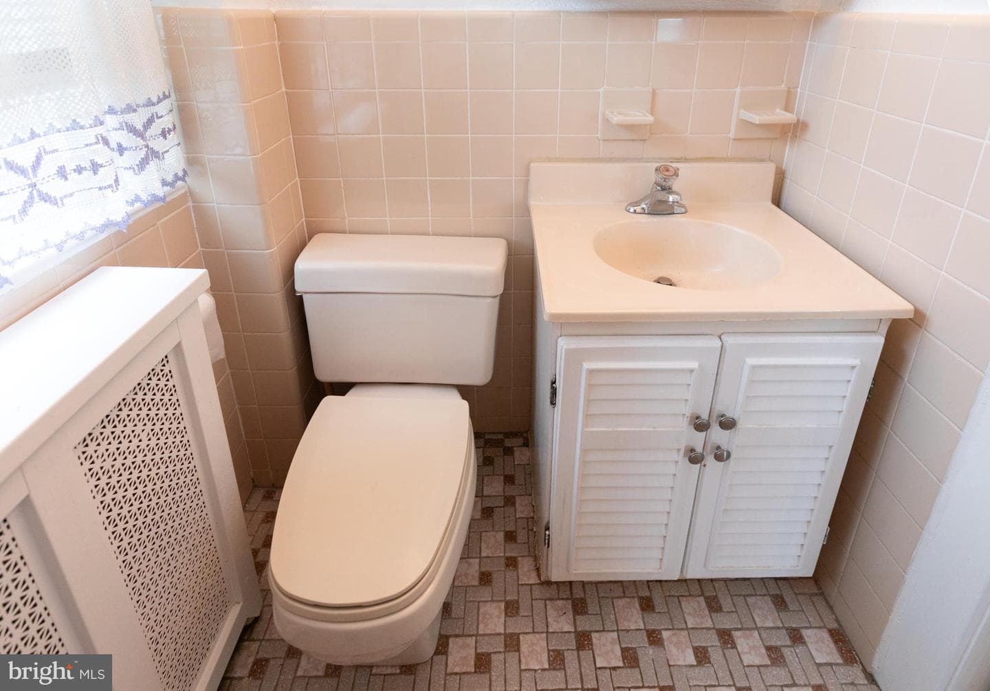 1052 Allengrove Street photo 6