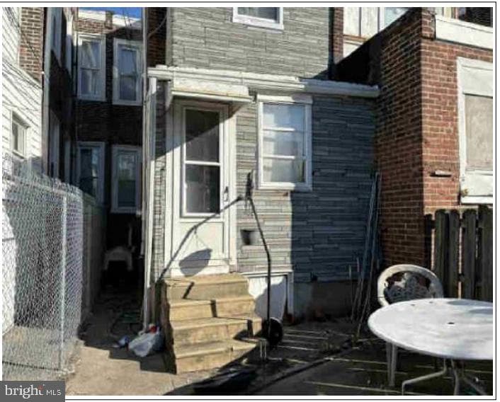 816 E Thayer Street photo 3