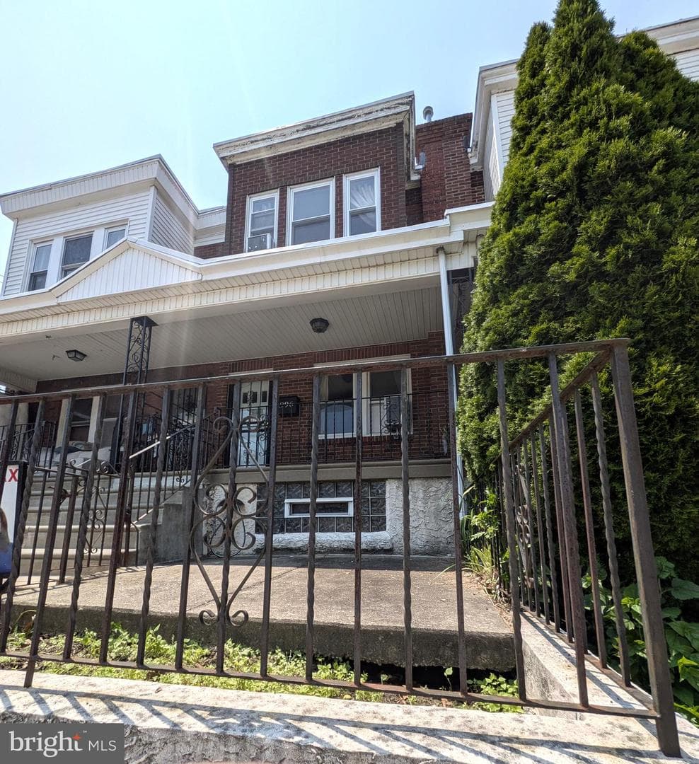 996 Anchor Street photo 1