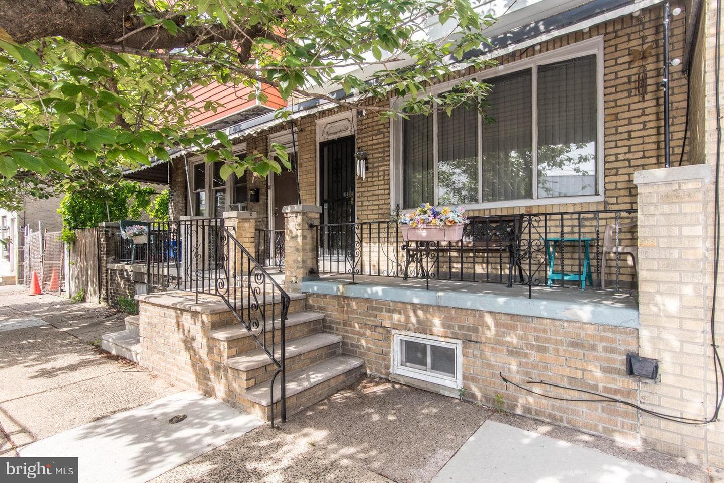 2561 E Somerset Street photo 2