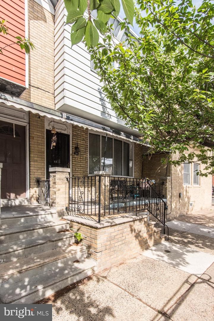 2561 E Somerset Street photo 4