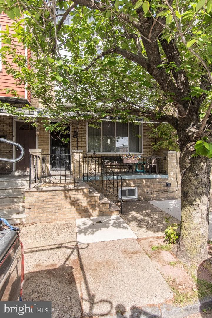 2561 E Somerset Street photo 6