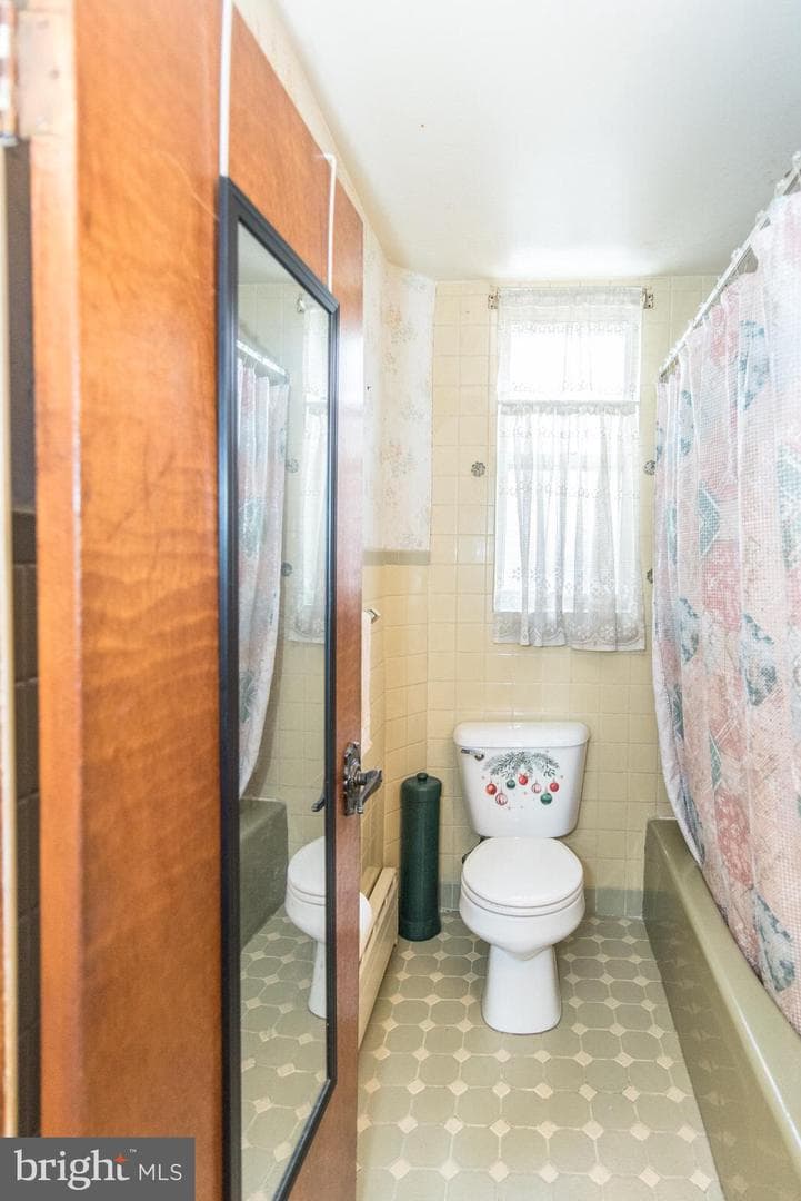2561 E Somerset Street photo 60