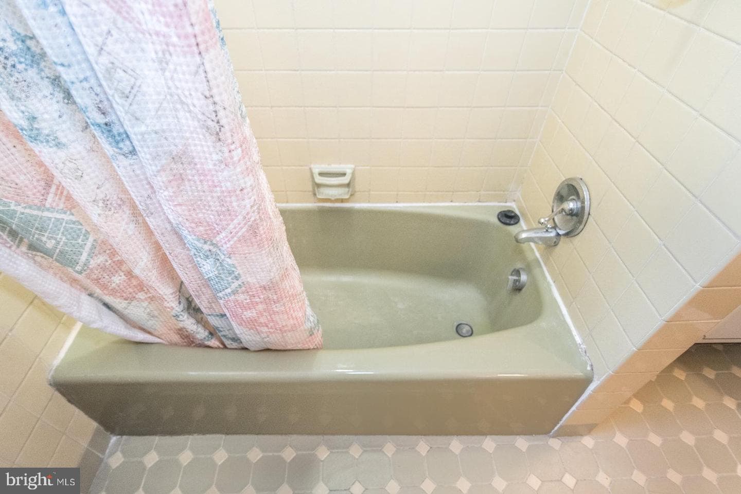 2561 E Somerset Street photo 63