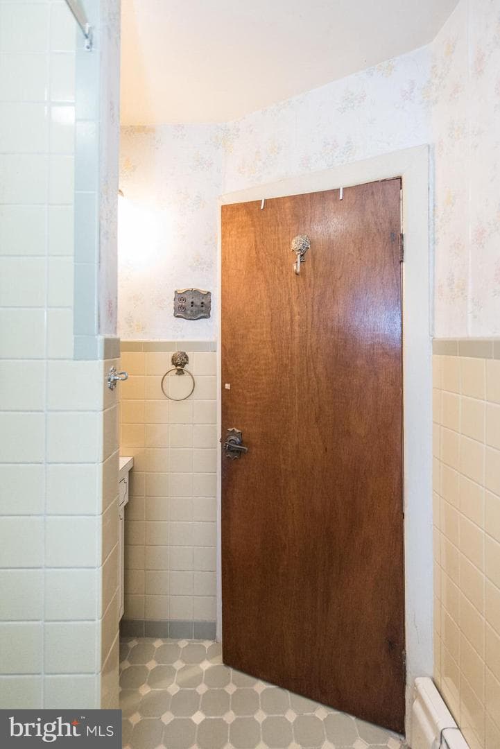 2561 E Somerset Street photo 64