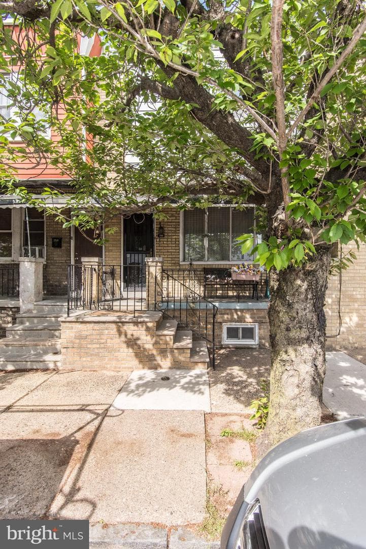 2561 E Somerset Street photo 7
