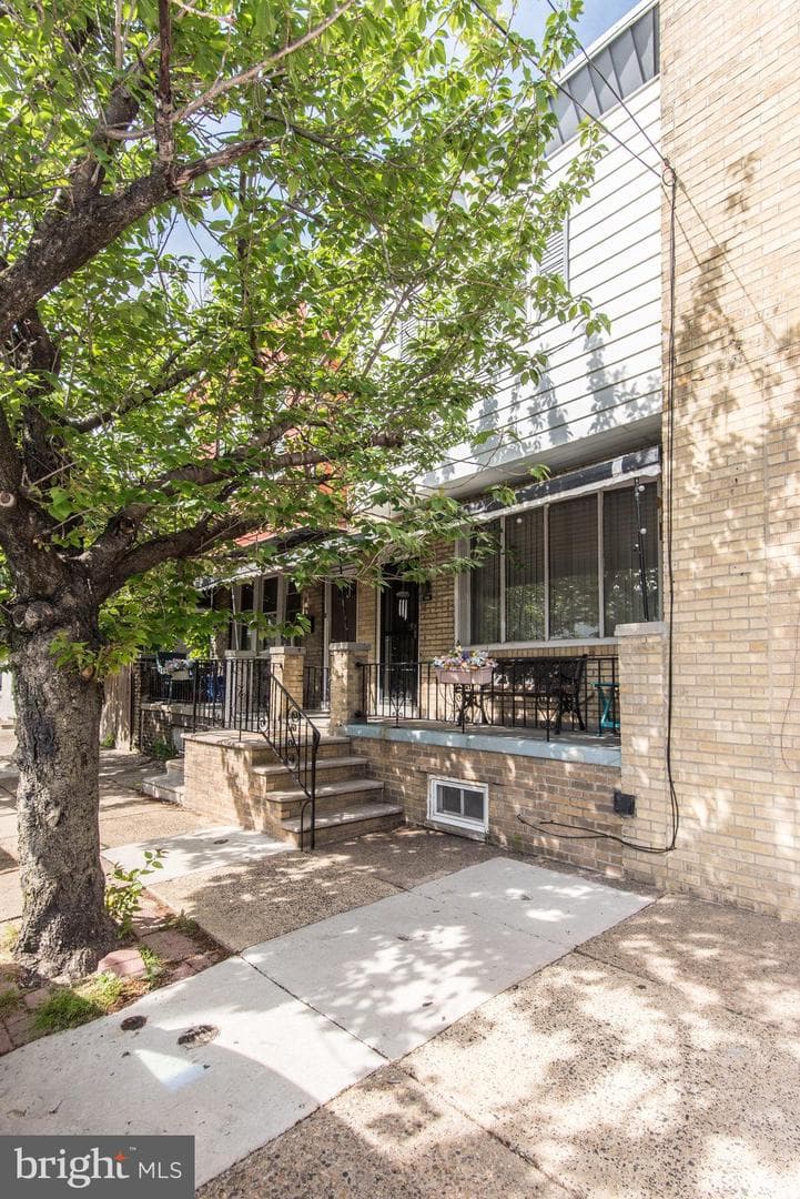 2561 E Somerset Street photo 8