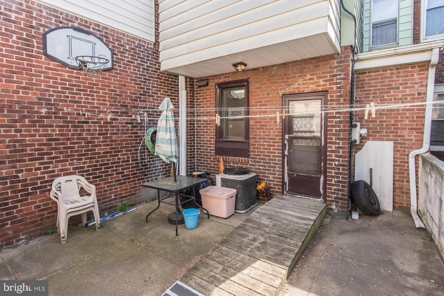 2561 E Somerset Street photo 87
