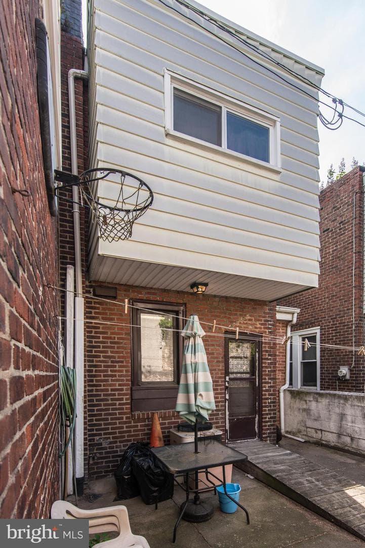 2561 E Somerset Street photo 90