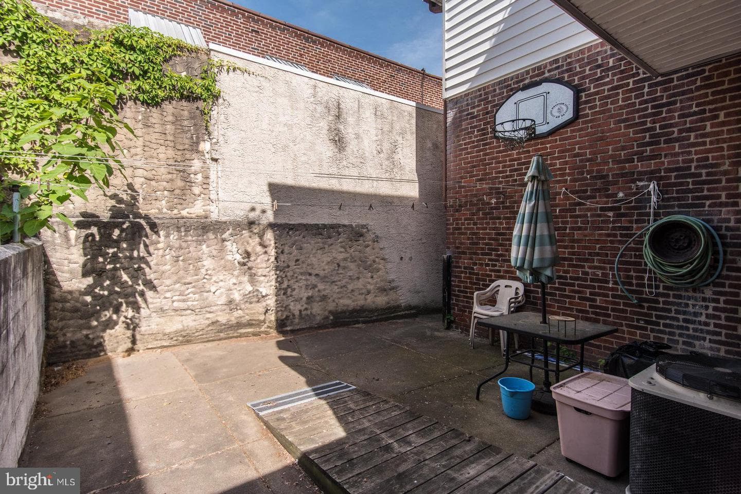 2561 E Somerset Street photo 92