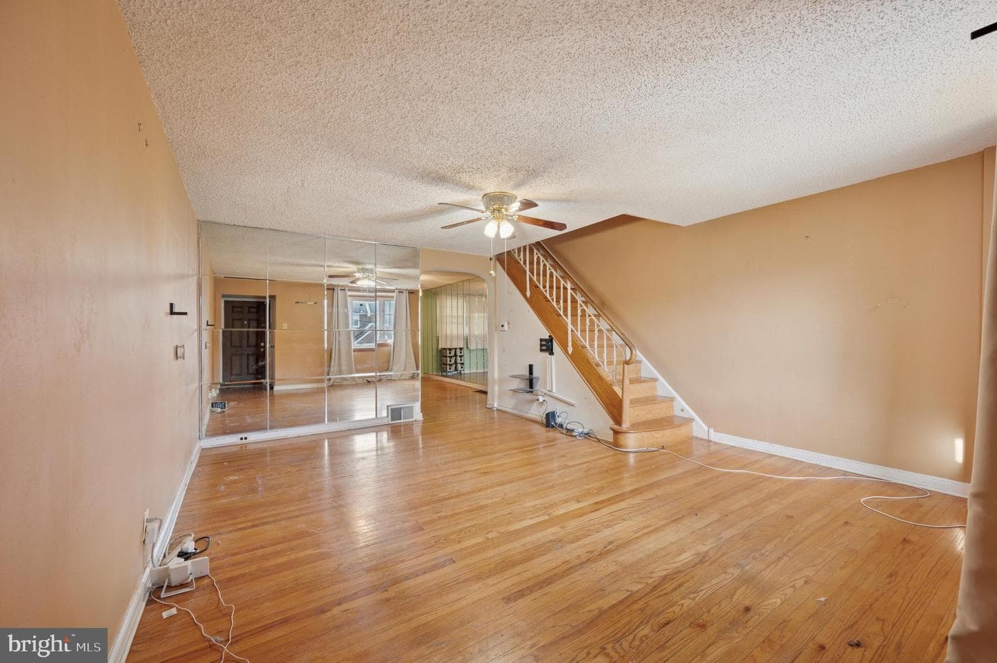 125 E Fariston Drive photo 2