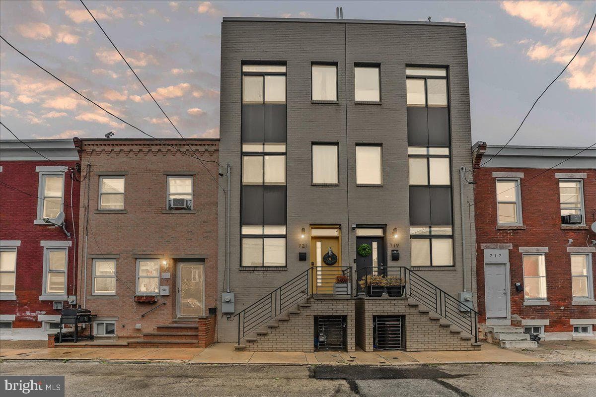 721 Daly Street photo 27