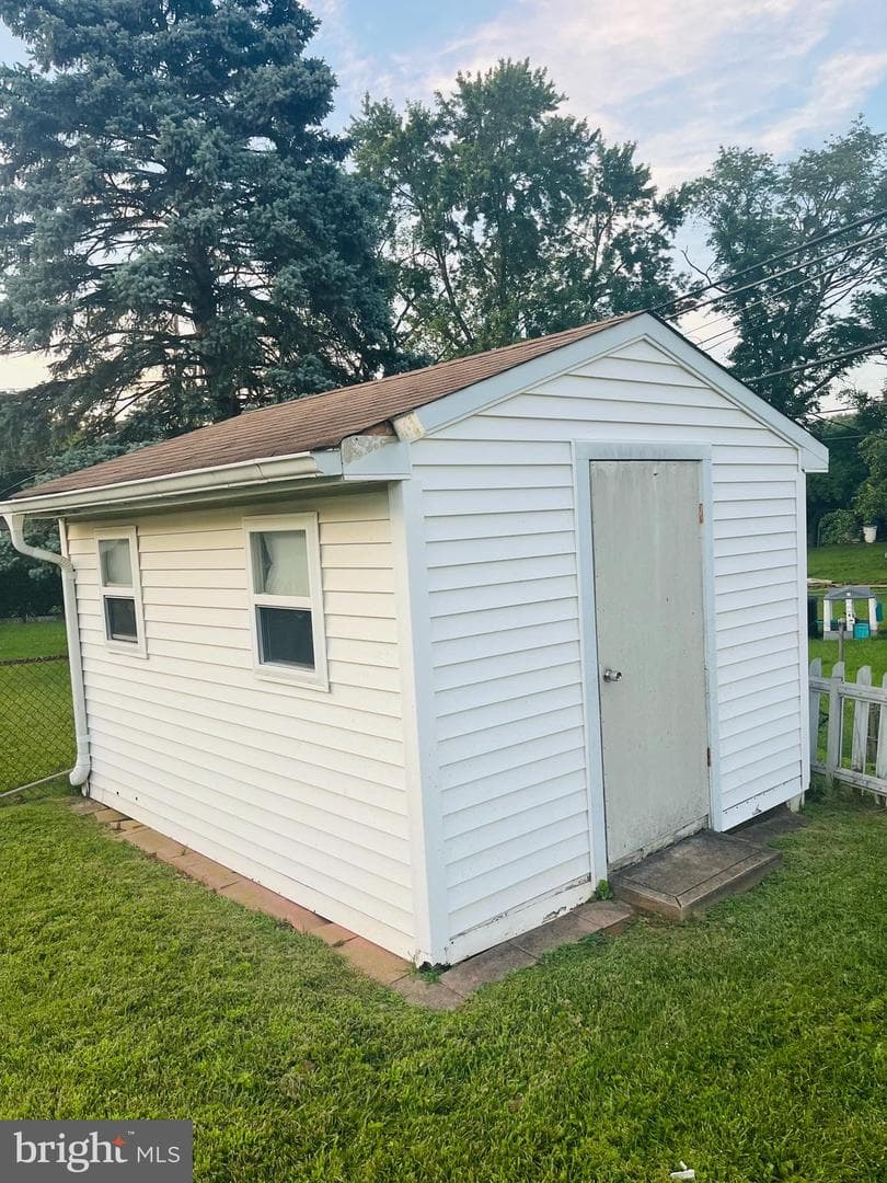 1147 Glenn Street photo 18
