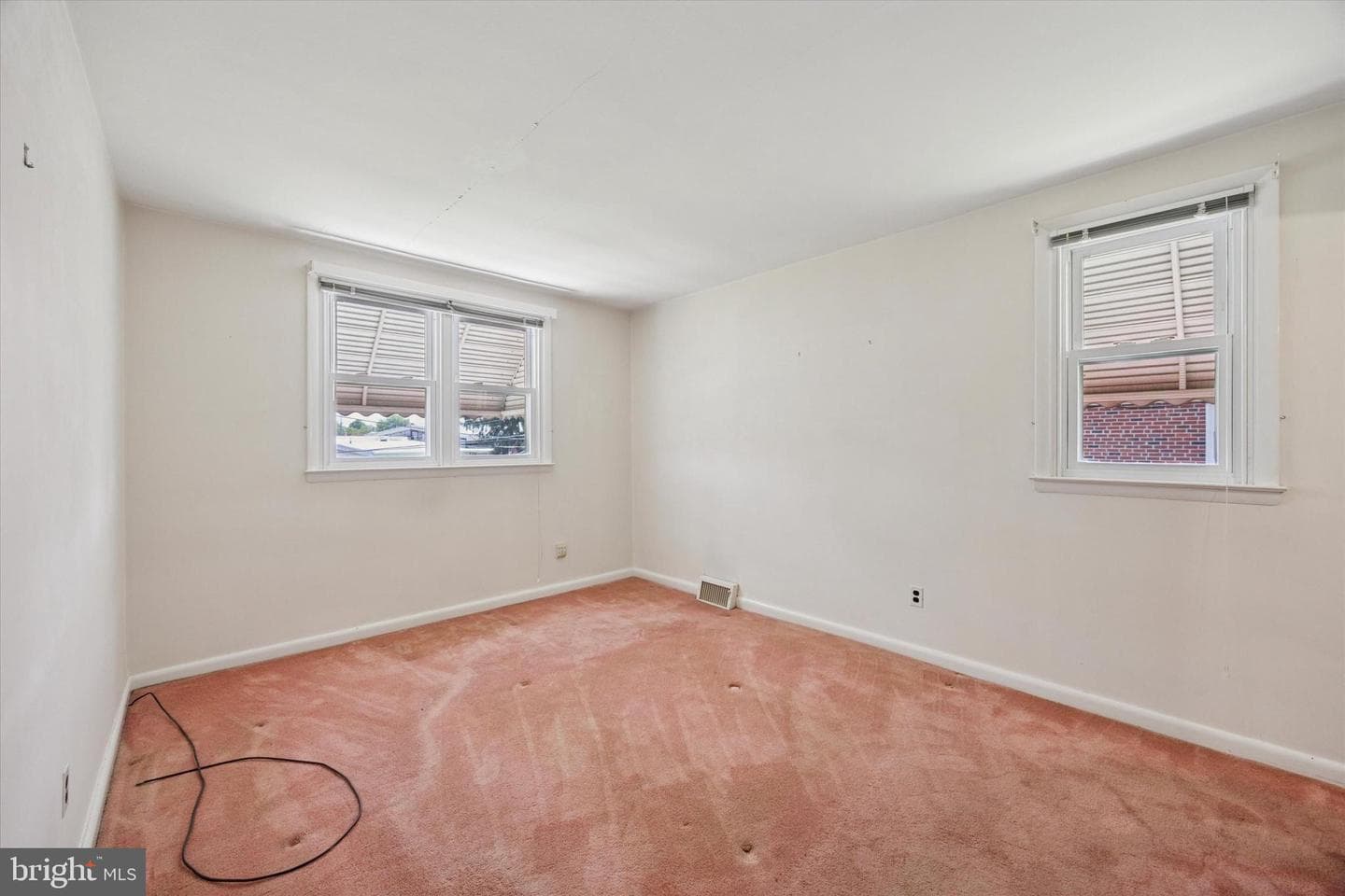 1147 Glenn Street photo 6