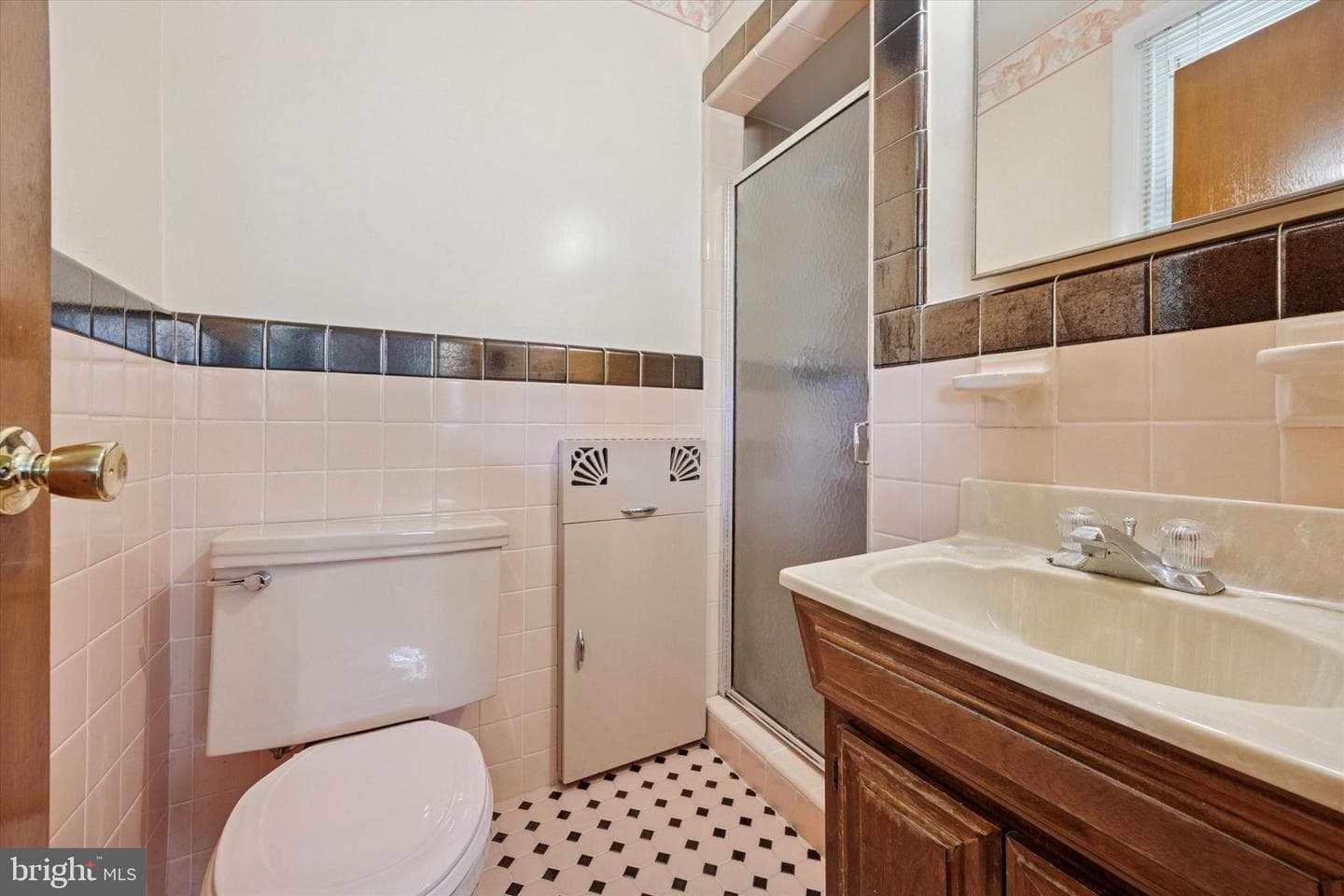 1147 Glenn Street photo 7