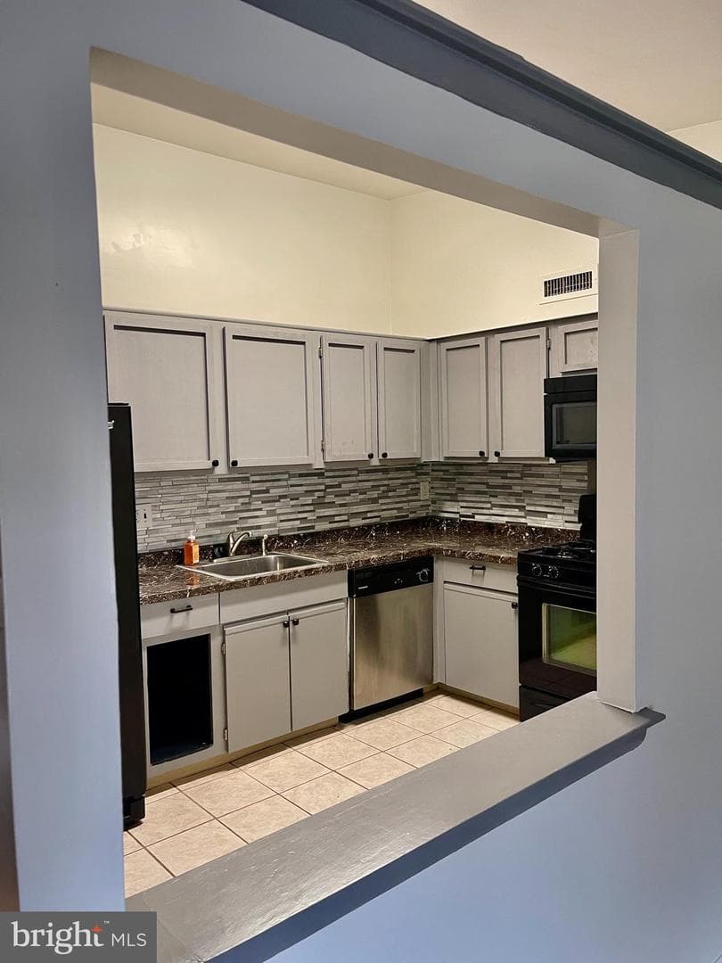 60201 Delaire Landing Road #201 photo 14