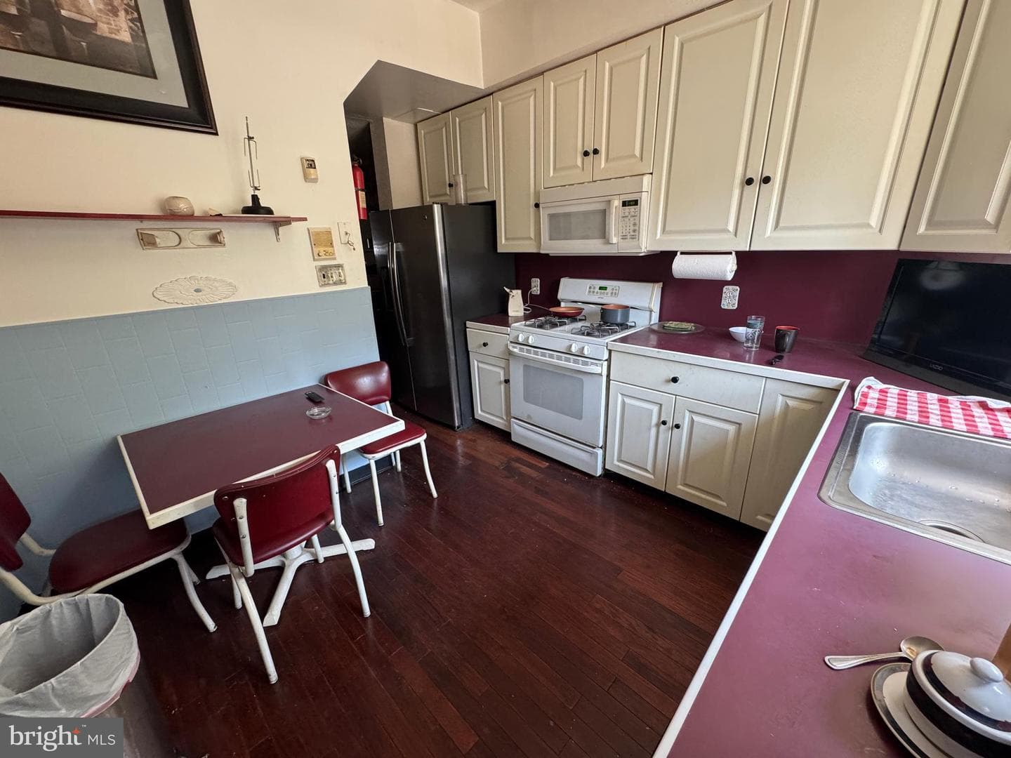 7106 Elmwood Avenue photo 4