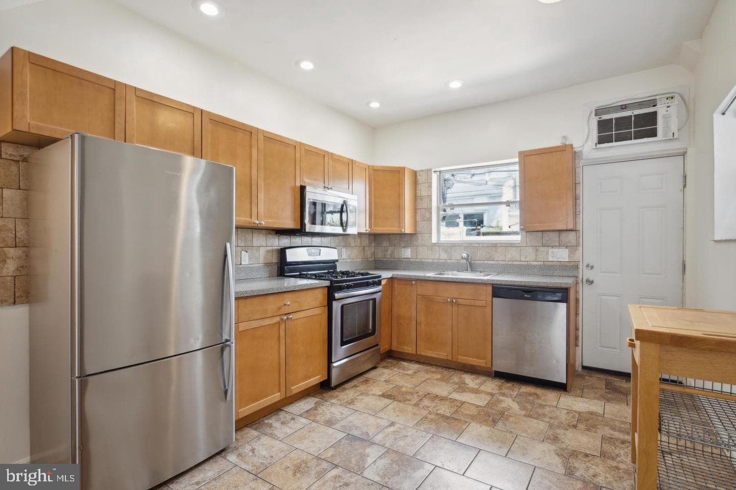 2335 S Chadwick Street photo 5