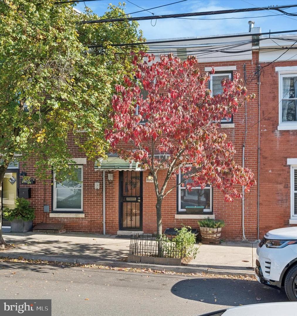 3604 Calumet Street photo 1