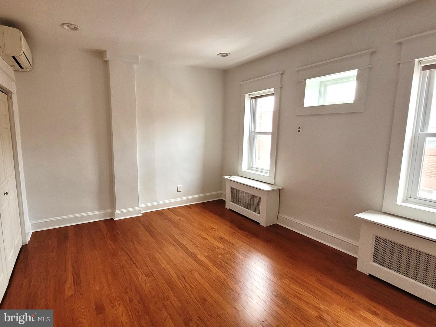 2417 S Clarion Street photo 9