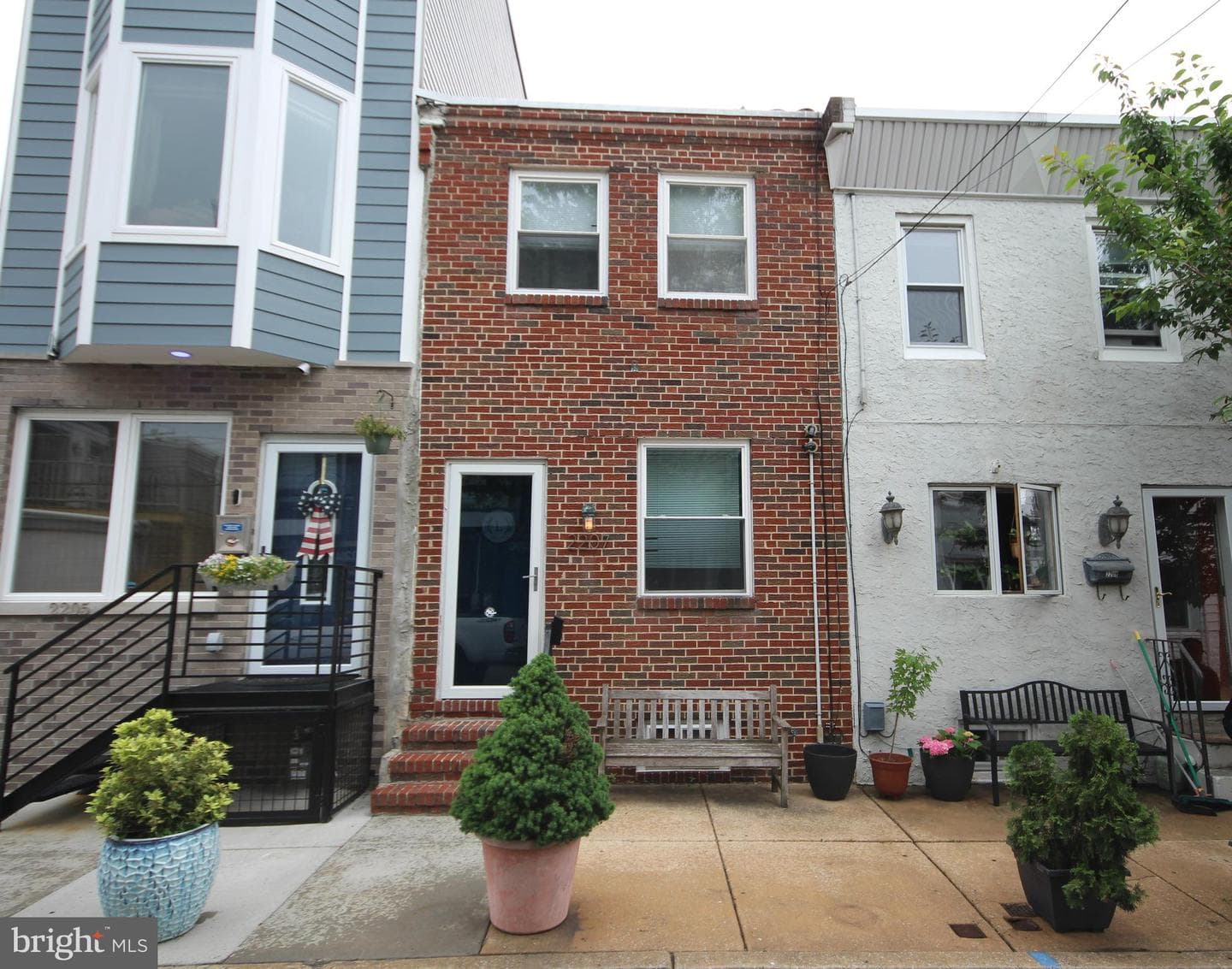 2207 E Albert Street photo 1