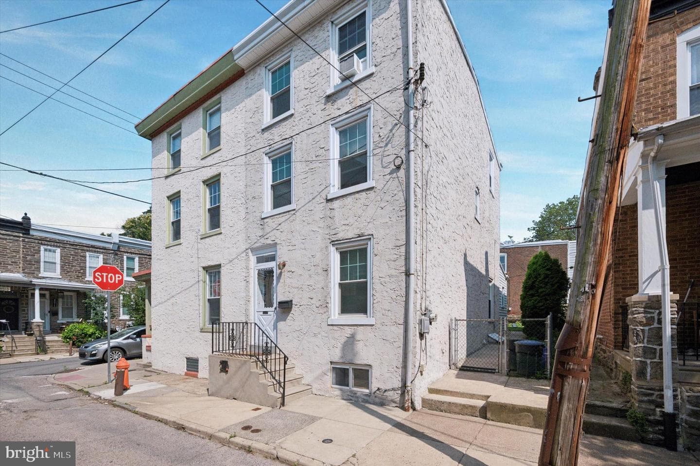 445 Dupont Street photo 2