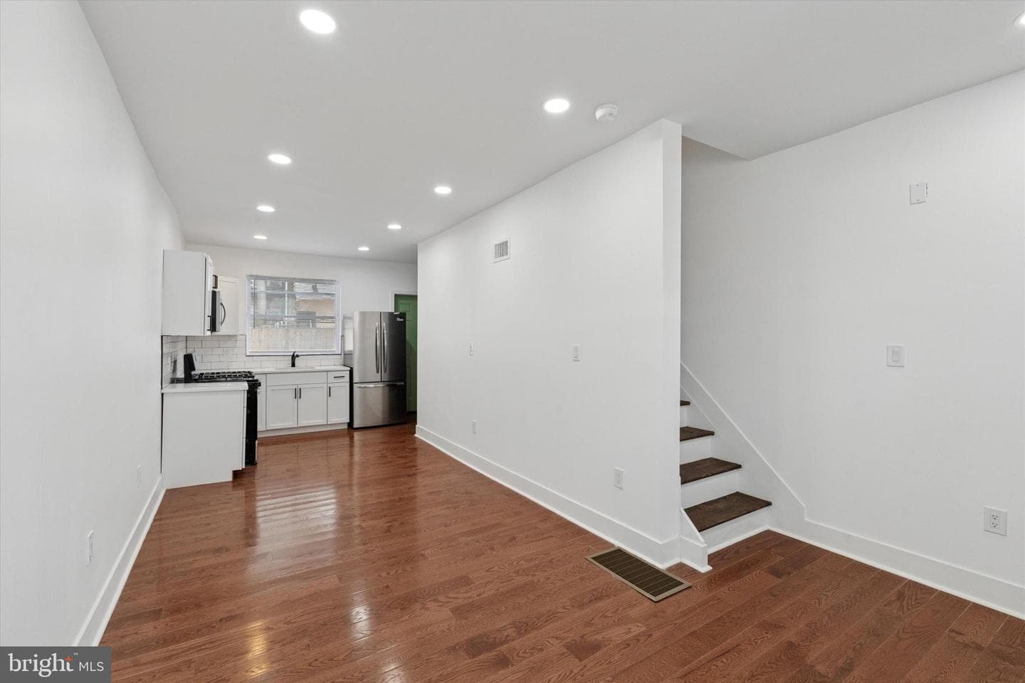 2538 W Oakdale Street photo 10